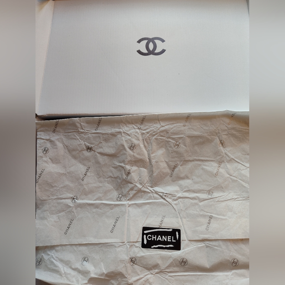 CHANEL GWP Black White Logo Scarf Eiffel Tower Paris Fringe Shawl Wrap NWT NIB - Picture 5 of 6